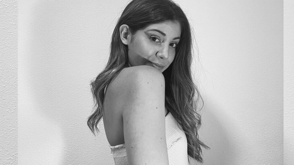 En Voz Pópuli: Lauren Izquierdo: “En el género romántico se tiende a endiosar situaciones que no son tan maravillosas. Se idealiza el amor»